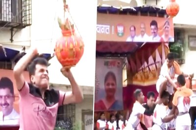 BJP Leader Kirit Somaiya Breaks 'Dahi Handi' On Occasion Of Krishna Janmashtami In Mumbai | WATCH