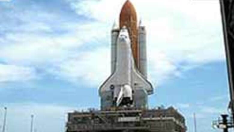 Discovery begins rollout to launch pad