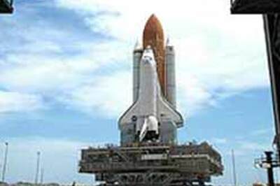 Discovery begins rollout to launch pad