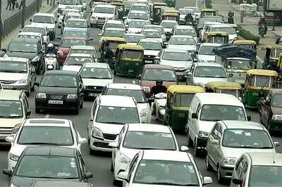 Passengers go for car-pooling amid odd-even rationing in Delhi