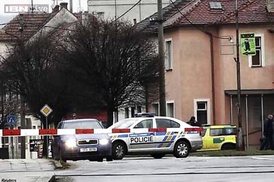 Gunman kills eight in Czech restaurant then kills himself