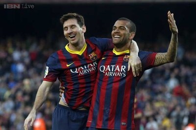 Dani Alves discussing Barcelona future with coach