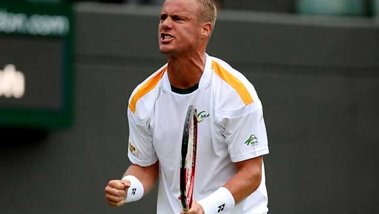 Hewitt beats Wawrinka to advance at Wimbledon