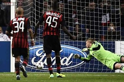 Balotelli penalty rescues point for Milan against Ajax
