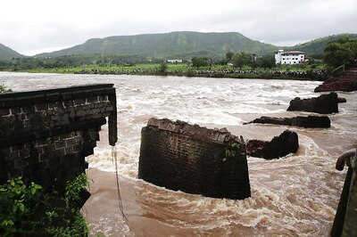 100 Bridges on the Verge of Collapse, Nitin Gadkari Tells Parliament