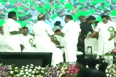 Who Will Sit Next to CM Palaniswami? Question Triggers Public Fight Between AIADMK Minister, Deputy Speaker