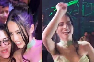 People Fight To Take Selfies With Uorfi Javed At a Club, Netizens Ask 'Iske Bhi Fans Hai?'