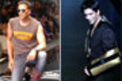 Pics: Injured SRK, dapper Akshay scorch LFW ramp