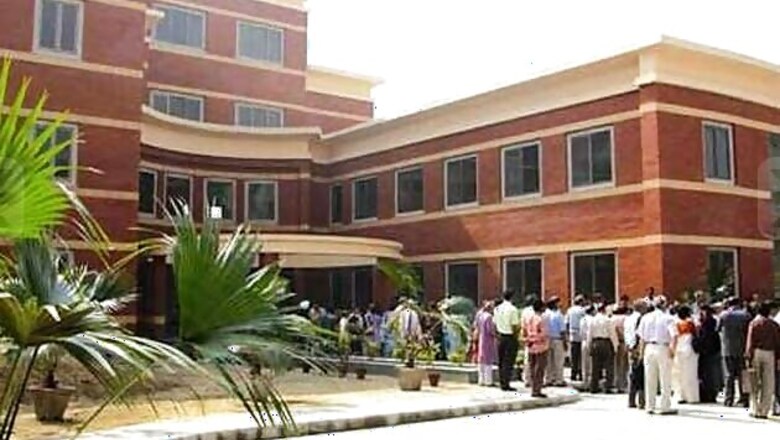 Retain BMS but make it three-year course, UGC tells DU
