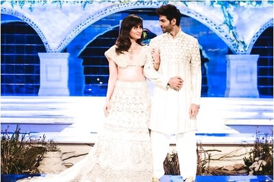Jab Veer Met Geet, Says Kartik Aaryan Sharing Photo of Ramp Walk with Kareena Kapoor Khan