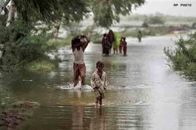 Thirty dead, thousands stranded in Bangladesh floods