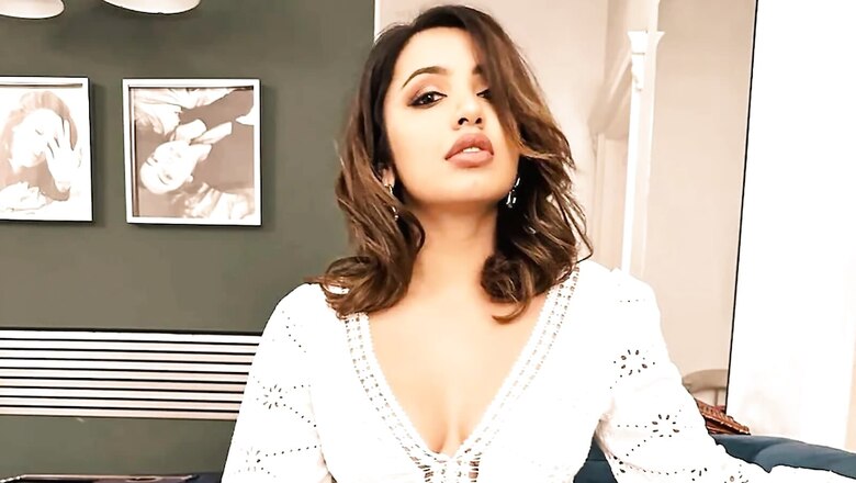 Tejaswi Madivada Looks Stunning In A One Shoulder Purple Dress, See The Pics