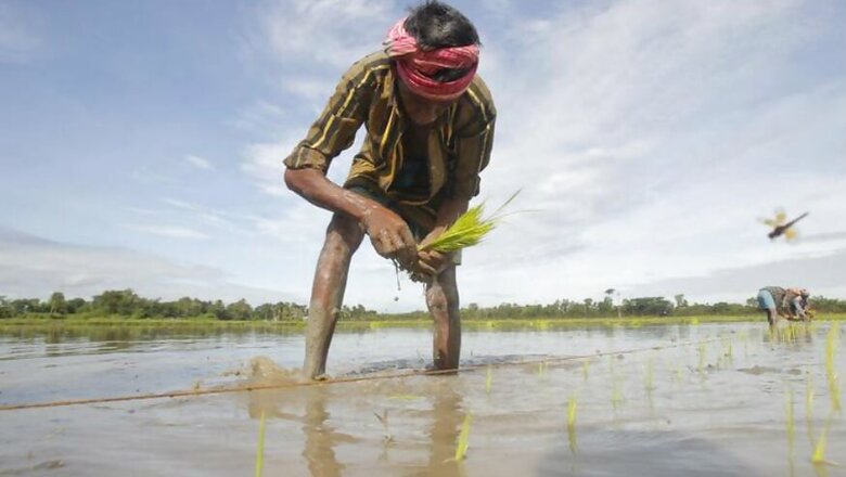 Maharashtra Agri Loan to Exclude Those Getting Income From Other Sources