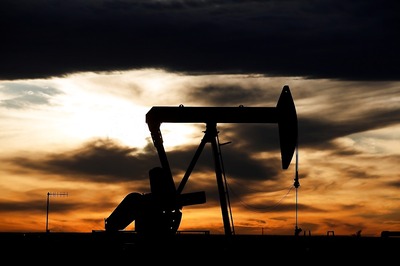 Fitch Ratings Says Weak Oil Refining Margins to Put Pressure on Fuel Retailers