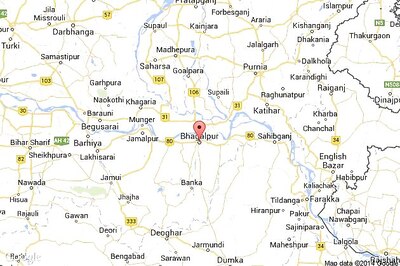 4 labourers killed after chimney of a brick kiln collapses