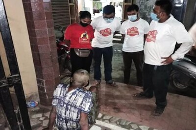West Bengal: Red Volunteers Reunite Old Man With His Family, Spread Cheer