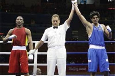 Boxer Vijender enters semi-finals, assured of medal