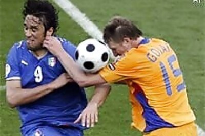Euro 2008: Dutch blow away France | Buffon saves Italy