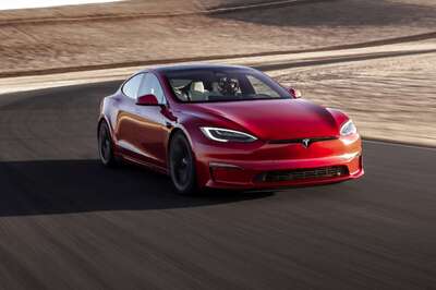 US Asks Tesla Why Did it Not Issue a Recall After Autopilot Software Changes