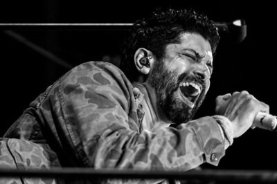 Farhan Akhtar Performs Live in Goa After 3 Years with a Special Ode to Dil Chahta Hai