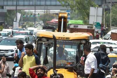 MCD Officials Near ITO Graveyard with Bulldozers for Anti-encroachment Drive