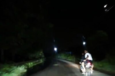 Group Of Men Attack Pune Techie And His Wife, Damage Their Car With Iron Rods & Sticks | Video