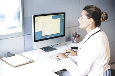 Reporting Cancer Treatment Side Effects Early Could Help Patients Live Longer