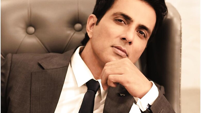 People Gather Outside Sonu Sood's House in Mumbai Seeking Help Amid Covid-19 Crisis