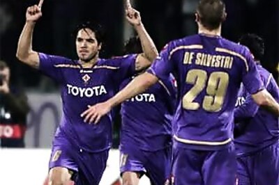 Fiorentina beat Lyon, qualify at Liverpool's expense