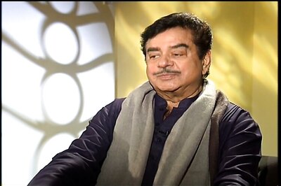 Nitish Kumar, Lalu Prasad ask Shatrughan Sinha not to remain 'khamosh'