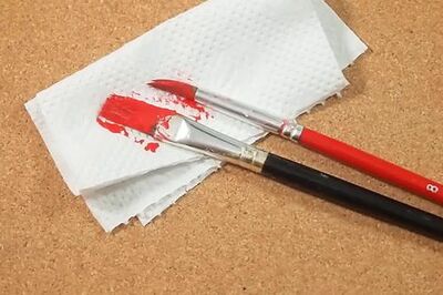 How to Clean Oil Paint off a Paint Brush With Dish Soap