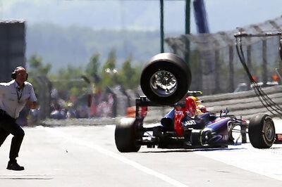 Formula One body imposes pitlane clampdown
