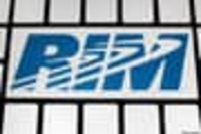 RIM talks tough as Canadian govt, media back BlackBerry