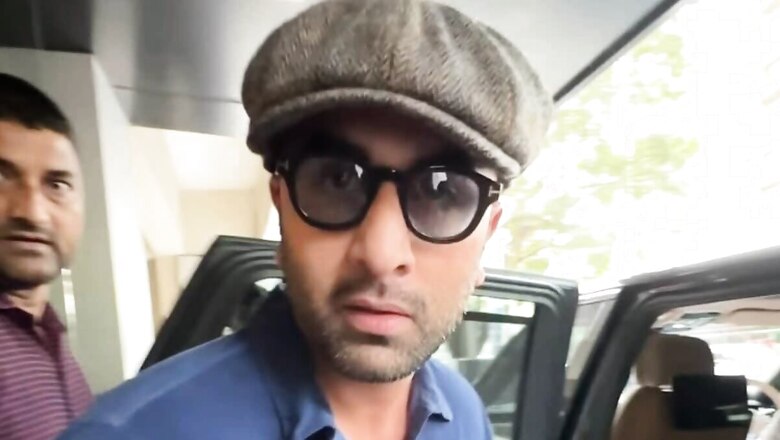 Ranbir Kapoor Gets ANGRY, Tells Paparazzi 'Kya Karu' As They Ask Him To Pose, Greet Diwali
