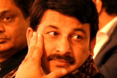 Video Shows Delhi BJP Chief Manoj Tiwari Breaking Lock of Sealed House, Stirs Controversy
