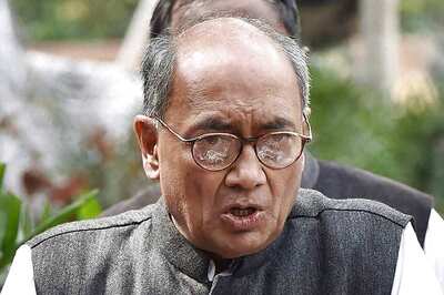 Protesting Shivraj Chouhan’s ‘Traitor’ Remark, Digvijaya Singh to Court Arrest