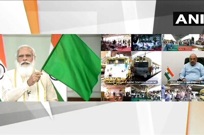 PM Modi Inaugurates Development Projects in Gujarat; Hails Covid Management in State