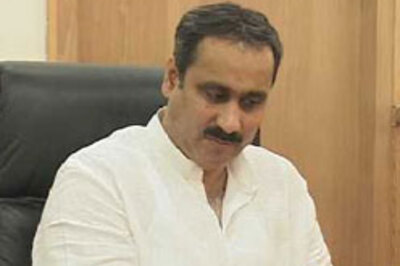 Health minister visits blast victims