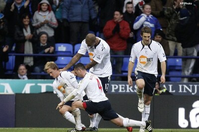Bolton score late winner to beat Blackburn 2-1