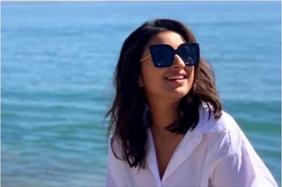 Parineeti Chopra Runs Away After Paparazzi Asked Her to Pose, Watch Video