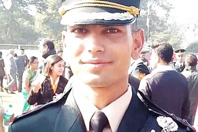 Thousands Remember Martyr Lt Ummer Fayaz at India Gate