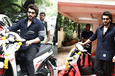 Arjun Kapoor Buys a Scooter Worth Rs 1.09 Lakhs, Jokes He Bought It to 'Avoid' THESE People; Watch