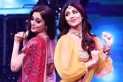 Shilpa Shetty Grooves With Tabu on Her Iconic Song 'Ruk Ruk Ruk' on Super Dancer 4