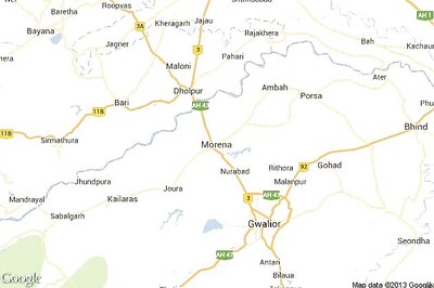 Sand mafia attack policemen in Nandpura