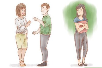 How to Tell if a Girl Is Trying to Steal Your Boyfriend