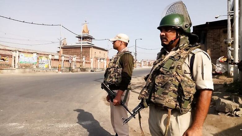 7 Security Personnel Among 11 Injured in Srinagar Grenade Attack
