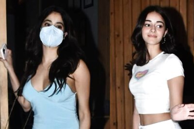 Ananya Panday Dines with Janhvi Kapoor Post Her Breakup Rumours with Ishaan Khatter; See Pics And Video