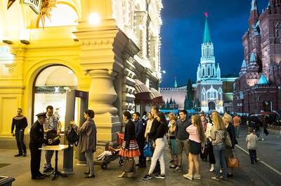 Moscow Faces 130 Fake Bomb Calls, Evacuates 100,000 People