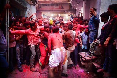 Happy Holi 2020: WhatsApp Wishes, SMS, Quotes to Celebrate the Festival of Colour