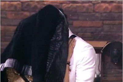 Bigg Boss 13: Sidharth Shukla, Arti Singh Recreate Aashiqui 2's Romantic Moment